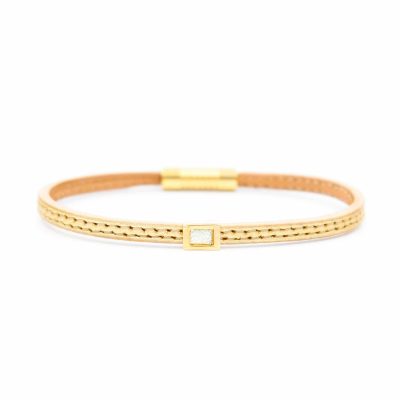 Bracelet en cuir artisanal Colibri avec un design classique et original. Couleur or. Accessoire de luxe fabriqué en France.