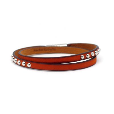 Bracelet en cuir artisanal pour femme Sirli avec un design à la fois classique et original. Made in France, haut de gamme. Couleur orange potiron. Fabriquée en France.