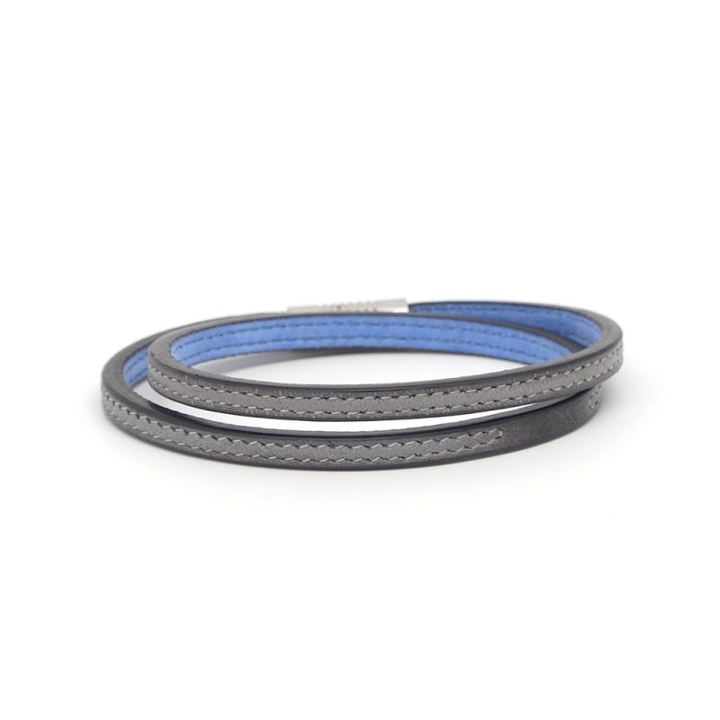Bracelet en cuir artisanal Triton avec un design classique et original. Couleur gris souris. Fabriqué en France.