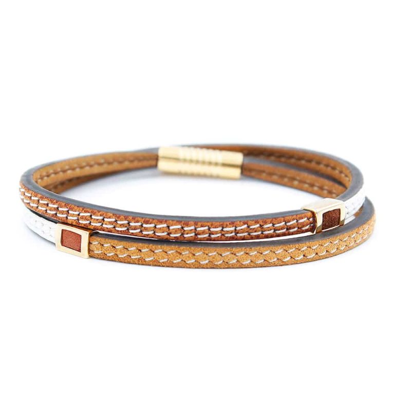 Bracelet en cuir artisanal Arlequin avec un design classique et original. Couleur blanc, marron havane et doré. Accessoire de luxe fabriqué en France.