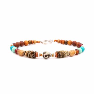 Bracelet en cuir artisanal et à perles pour homme Caracara avec un design à la fois classique et original. Made in France, haut de gamme. Multicolore beige marron et bleu. Fabriqué en France.