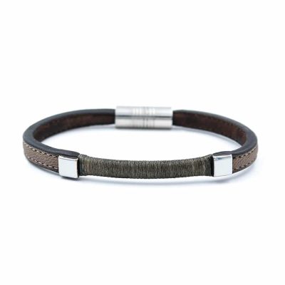 Bracelet en cuir artisanal Gavial avec un design classique et original. Made in France, haut de gamme. Couleur marron et gabardine. Fabriqué en France.