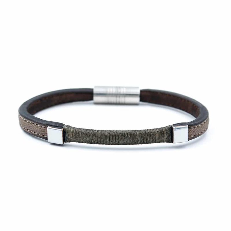 Bracelet en cuir artisanal Gavial avec un design classique et original. Made in France, haut de gamme. Couleur marron et gabardine. Fabriqué en France.