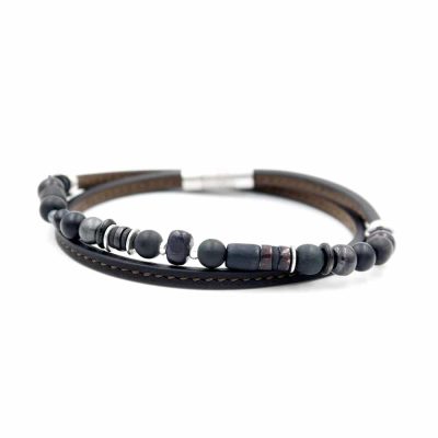 Bracelet en cuir artisanal et à perles pour homme Urubu avec un design à la fois classique et original. Made in France, haut de gamme. Couleur gris anthracite et noir avec boucle argentée. Fabriqué en France.