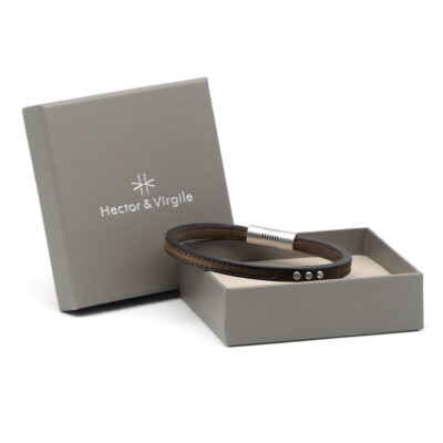 Bracelet en cuir artisanal pour homme Condor avec un design à la fois classique et original. Made in France, haut de gamme. Couleur bronze avec boucle argentée. Fabriqué en France.
