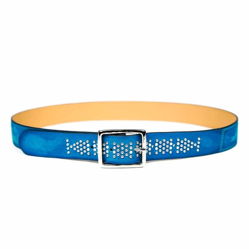 Ceinture en cuir cloutée artisanal pour femme Kéa. Made in France, haut de gamme. Couleur bleu turquoise et argent. Fabriquée en France.