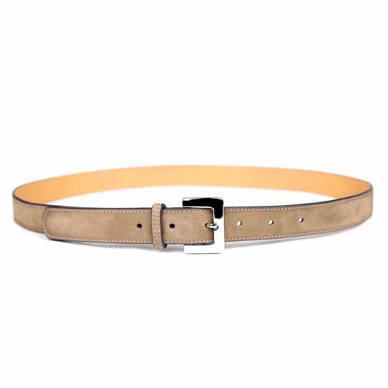 Ceinture en cuir artisanal pour femme Mésange. Made in France, haut de gamme. Couleur beige/marron dauphine et boucle argentée. Fabriquée en France.