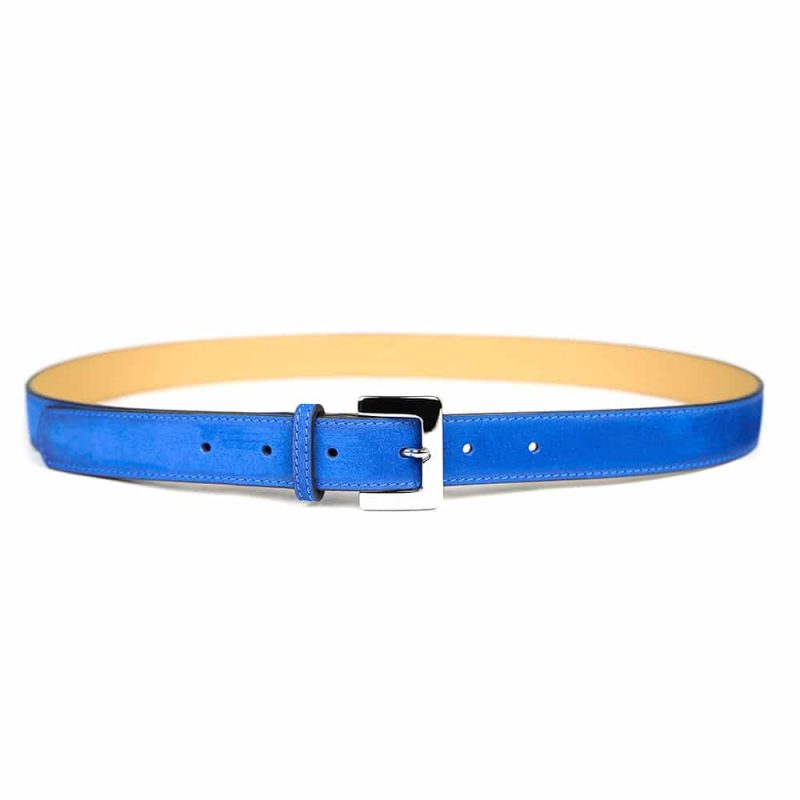 Ceinture en cuir artisanal pour femme Mésange. Made in France, haut de gamme. Couleur bleu denim et boucle argentée. Fabriquée en France.