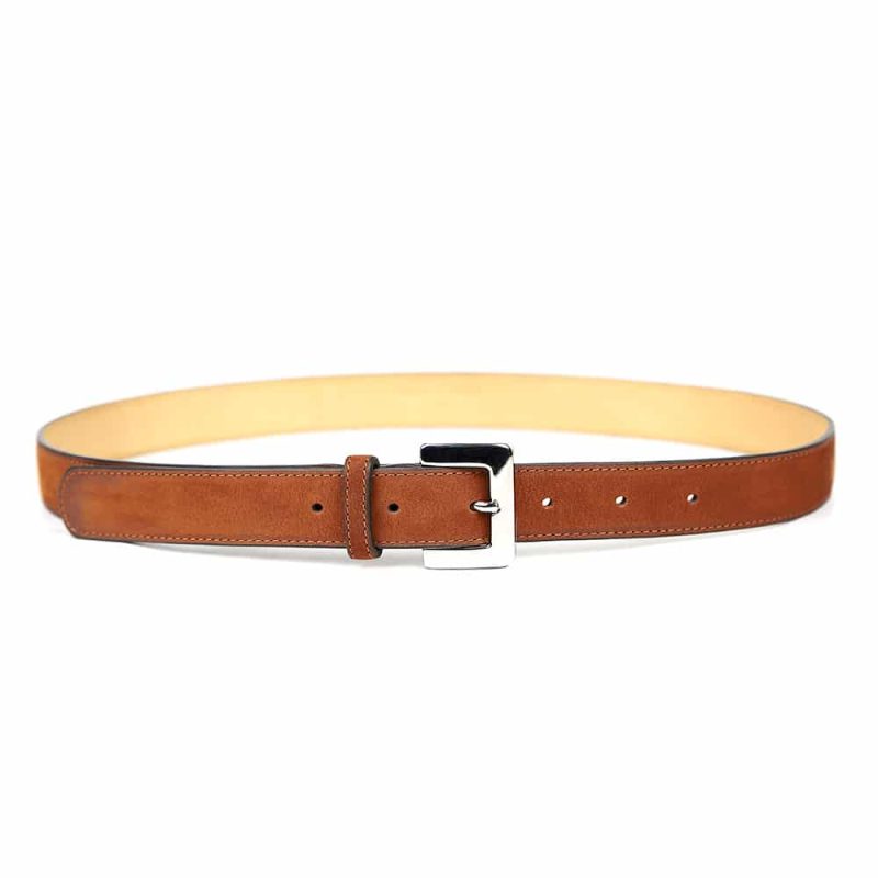 Ceinture en cuir artisanal pour femme Mésange. Made in France, haut de gamme. Couleur marron fauve et boucle argentée. Fabriquée en France.