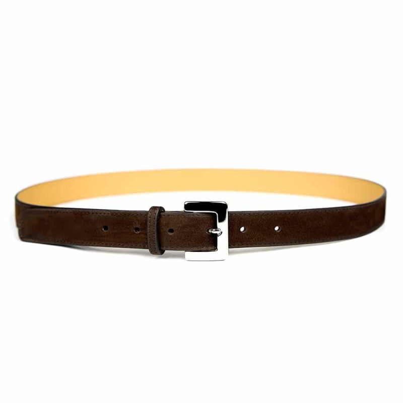 Ceinture en cuir artisanal pour femme Mésange. Made in France, haut de gamme. Couleur bordeaux/marron proche de la sangria et boucle argentée. Fabriquée en France.