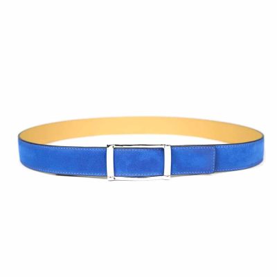 Ceinture en cuir de taurillon et doublure en veau naturel artisanal pour femme et homme Duc. Made in France, haut de gamme. Couleur bleu denim avec boucle chromée. Fabriquée en France.