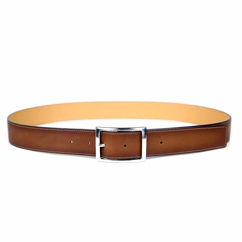 Ceinture pour homme en cuir artisanal Milan. Made in France, haut-de-gamme. Couleur marron clair avec boucle chromée. Fabriquée en France.