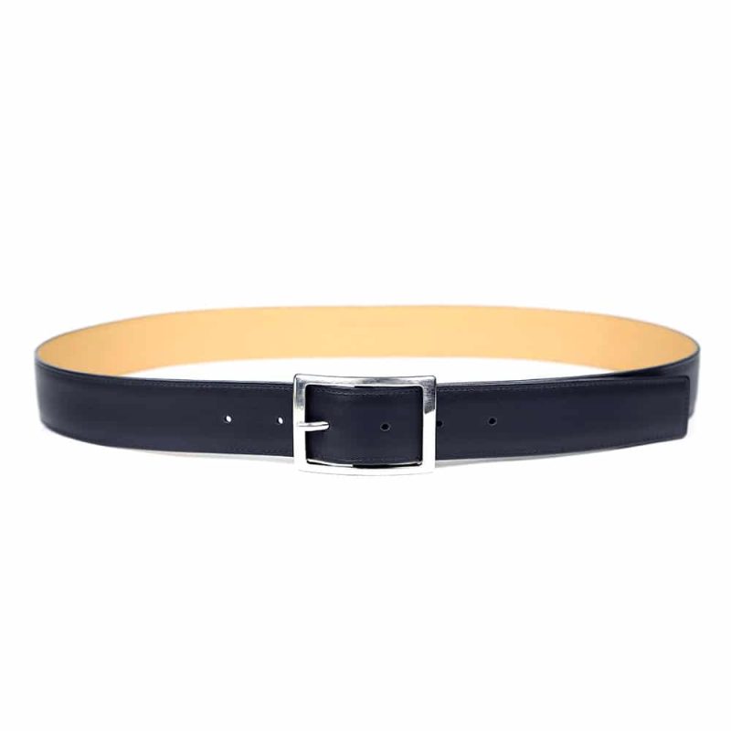 Ceinture pour homme en cuir lisse artisanal Milan. Made in France, haut-de-gamme. Couleur noir avec boucle chromée. Fabriquée en France.