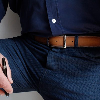 Ceinture pour homme en cuir artisanal Milan. Made in France, haut-de-gamme. Couleur marron avec boucle chromée. Fabriquée en France.