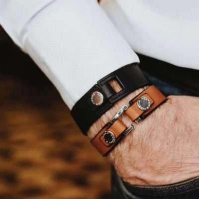 Bracelet en cuir artisanal pour homme Koudou avec un design à la fois classique et original. Made in France, de luxe. Couleur marron cognac. Fabriquée en France.