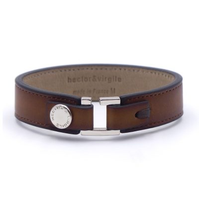 Bracelet en cuir artisanal pour homme Koudou avec un design à la fois classique et original. Made in France, de luxe. Couleur marron foncé proche du pain brulé. Fabriquée en France.