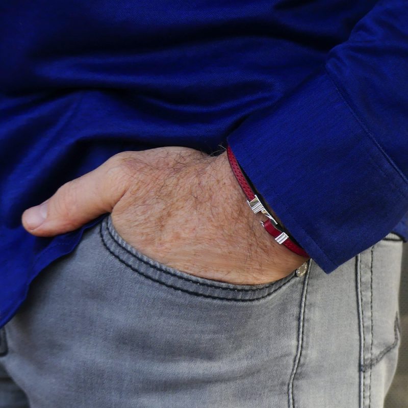 Bracelet en cuir artisanal pour homme Caracal 5 couleur piment avec fermoir argent. Made in France, de luxe. Fabriqué en France.