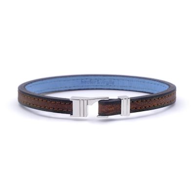 Bracelet en cuir artisanal pour homme Caracal 7 couleur châtaigne avec fermoir argent. Made in France, de luxe. Fabriqué en France.