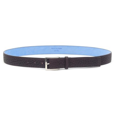 Ceinture pour homme en cuir artisanal Caribou. Made in France, haut-de-gamme. Couleur Châtaigne et texture bosselée avec boucle chromée. Fabriquée en France.