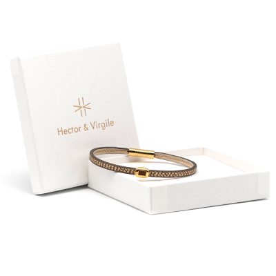 Bracelet en cuir artisanal Colibri avec un design classique et original. Couleur bronze et or. Accessoire de luxe fabriqué en France.