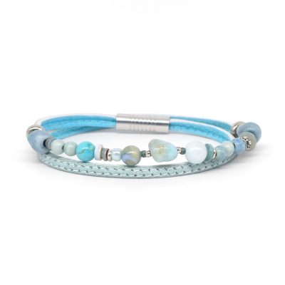 Bracelet en cuir artisanal et à perles pour femme Calao avec un design à la fois classique et original. Made in France, haut de gamme. Couleur bleu atoll et argent. Fabriqué en France.
