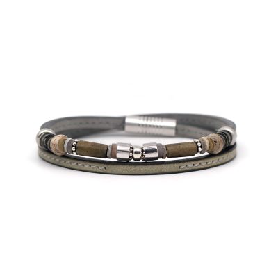 Bracelet en cuir artisanal, perles et argent pour homme Bonobo avec un design à la fois classique et original. Made in France, haut de gamme. Couleur vert amande. Fabriqué en France.
