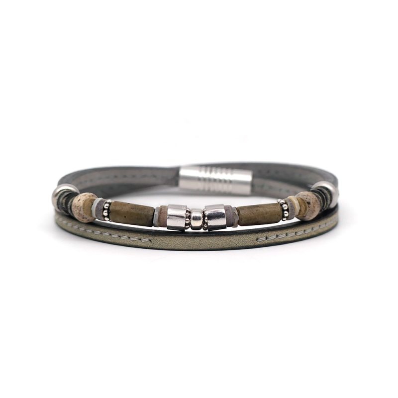 Bracelet en cuir artisanal, perles et argent pour homme Bonobo avec un design à la fois classique et original. Made in France, haut de gamme. Couleur vert amande. Fabriqué en France.