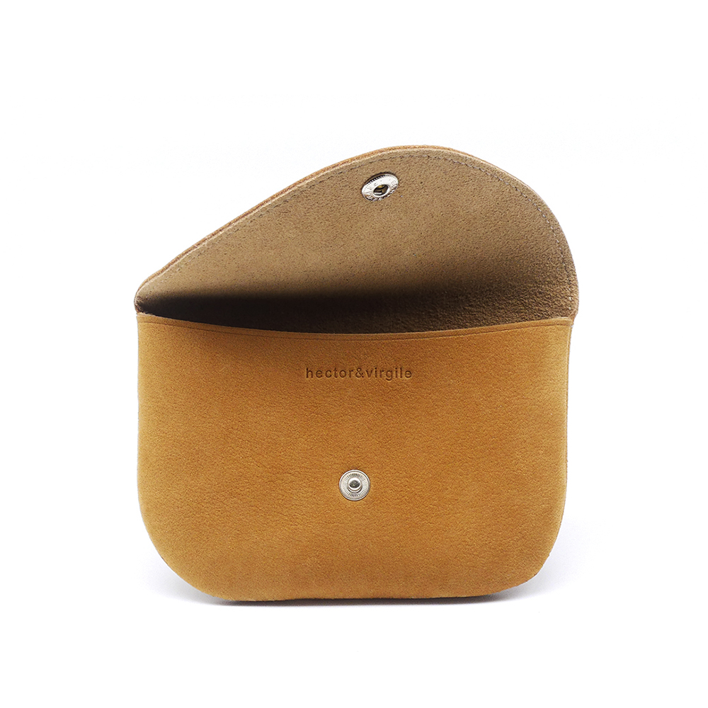 Portemonnaie Coulicou en cuir doux couleur chamois. Made in France, haut de gamme, artisanal. Fabriqué en France.