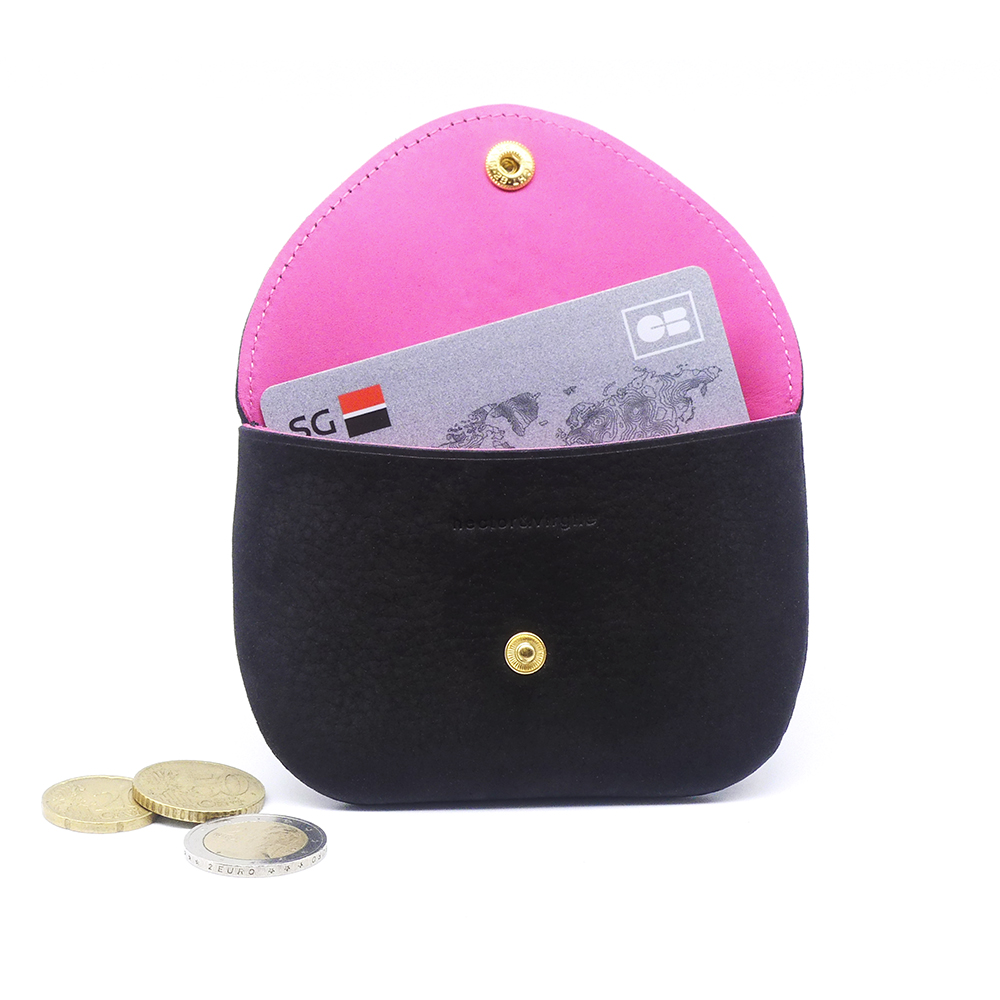 Portemonnaie clouté Coulicou en cuir doux couleur noir, or et fuchsia. Made in France, haut de gamme, artisanal. Fabriqué en France.